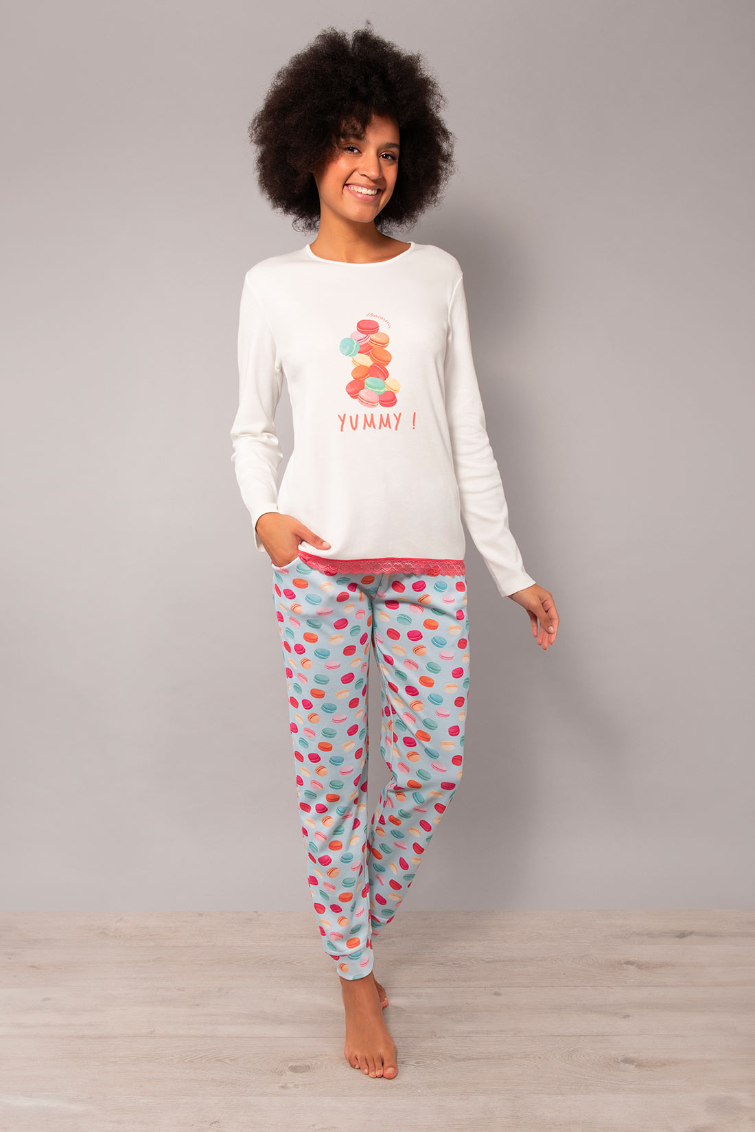 Pigiama a girocollo in fantasia macarons Verdissima - immagine 2