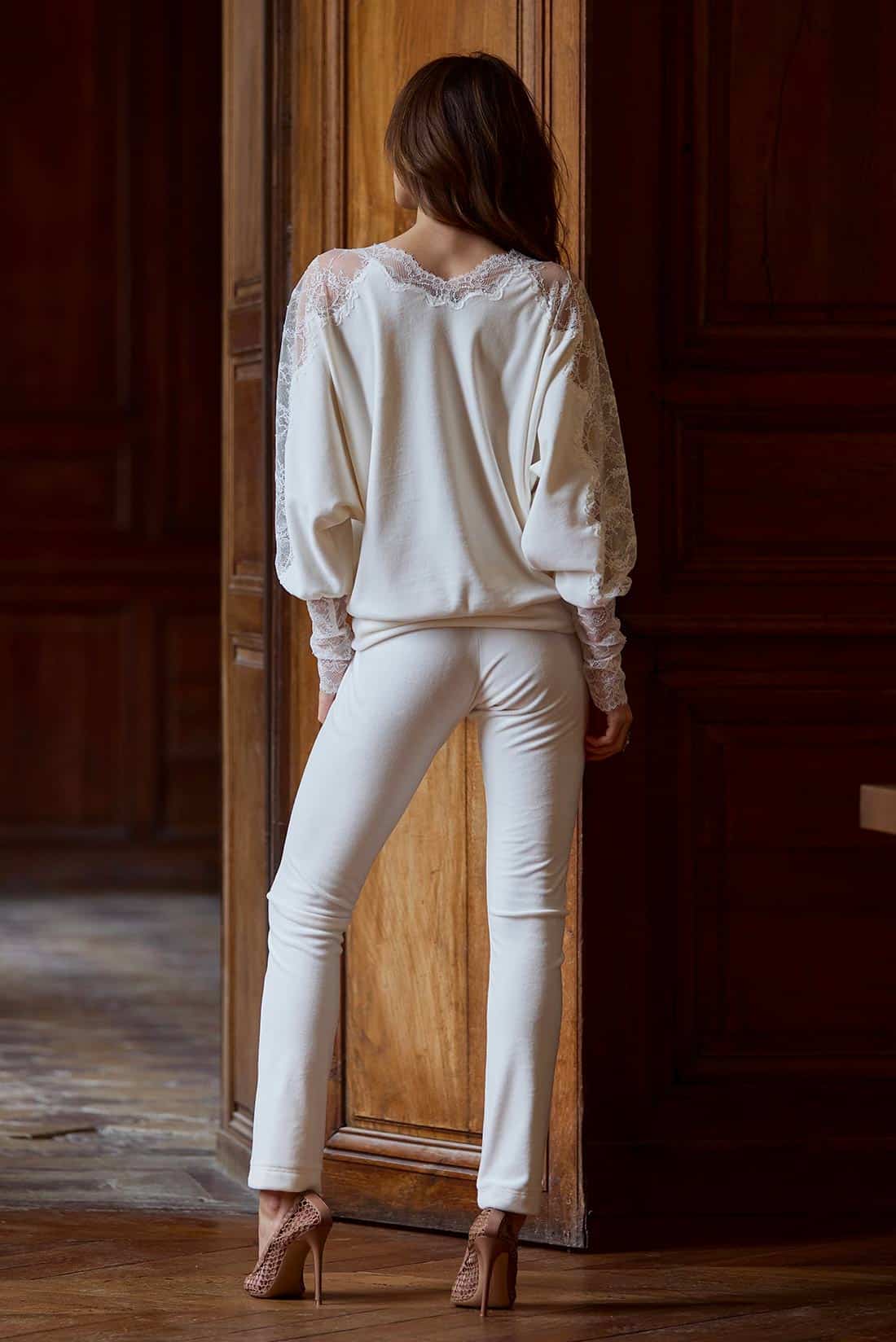 Tuta in ciniglia con pizzo Vivianne Marjolaine - immagine 3